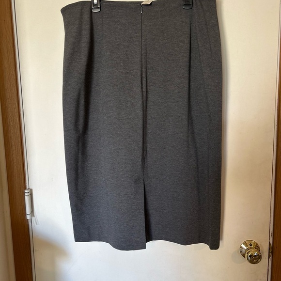 NWT Talbots Size 18 Stretchy Pencil Gray skirt - Picture 2 of 7